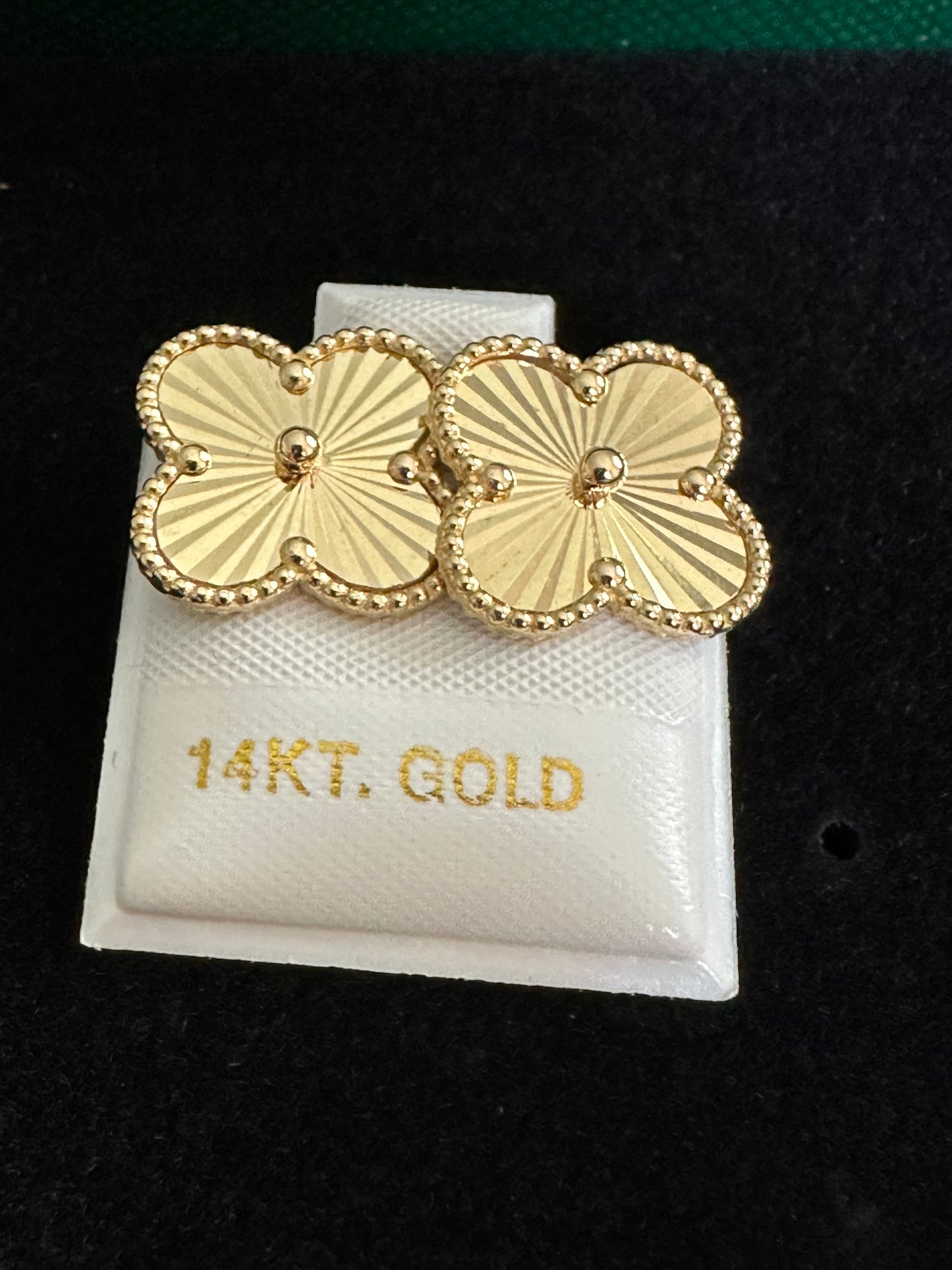 Aretes clover sólidos