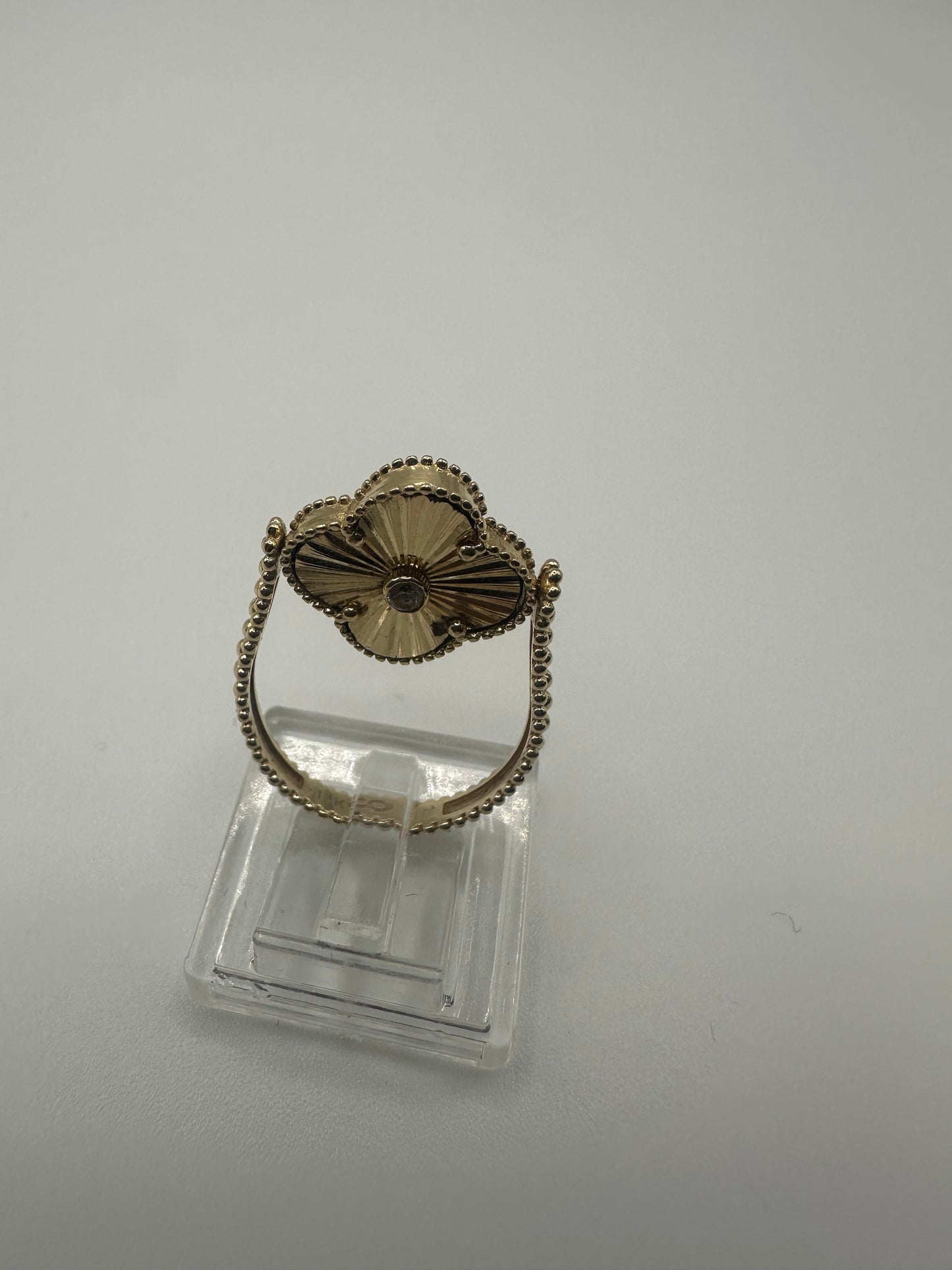 Anillo clover negra y color oro reversible