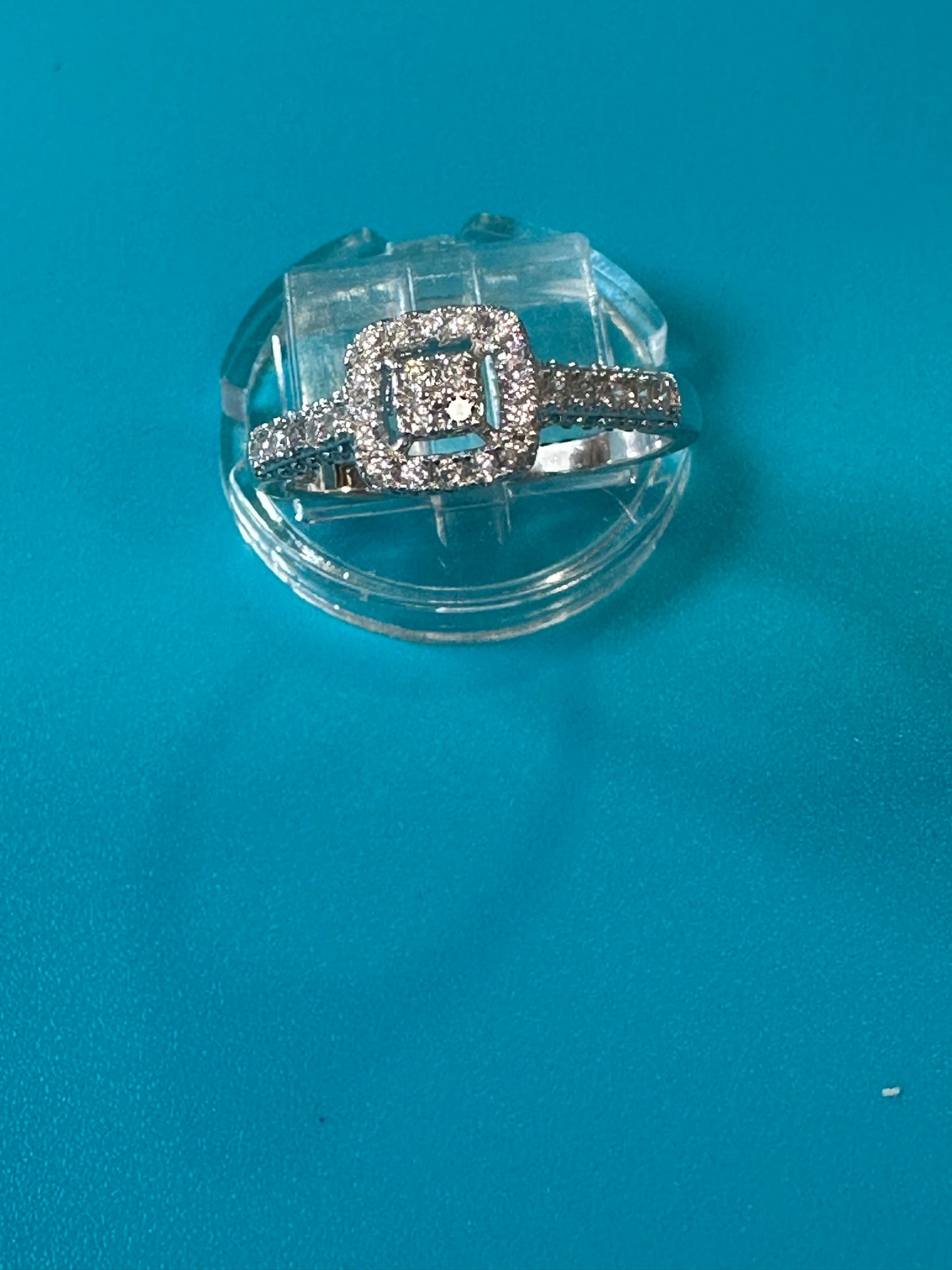 Anillo con sirconias #9.5