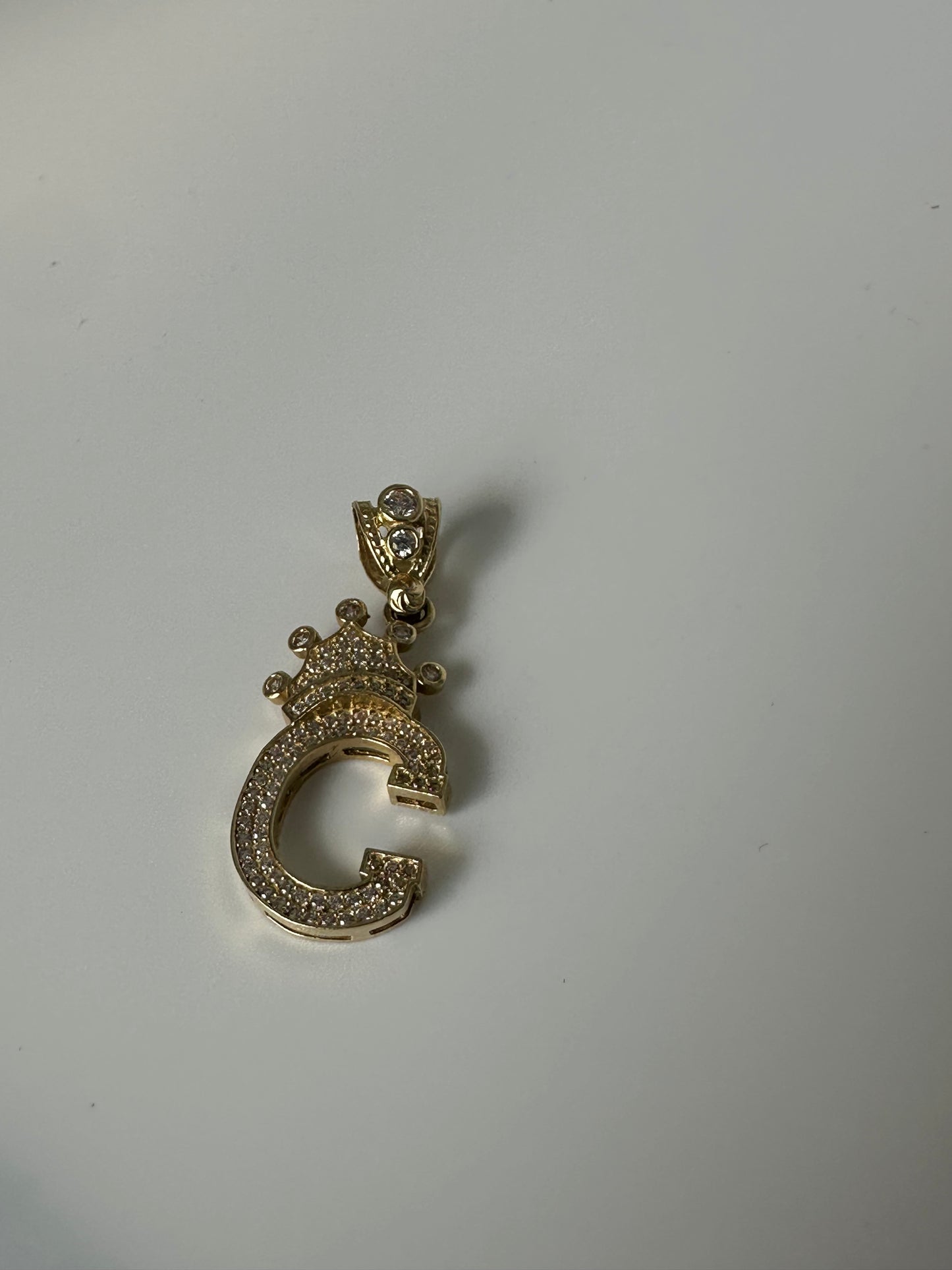 Letra “C” con corona y sirconias