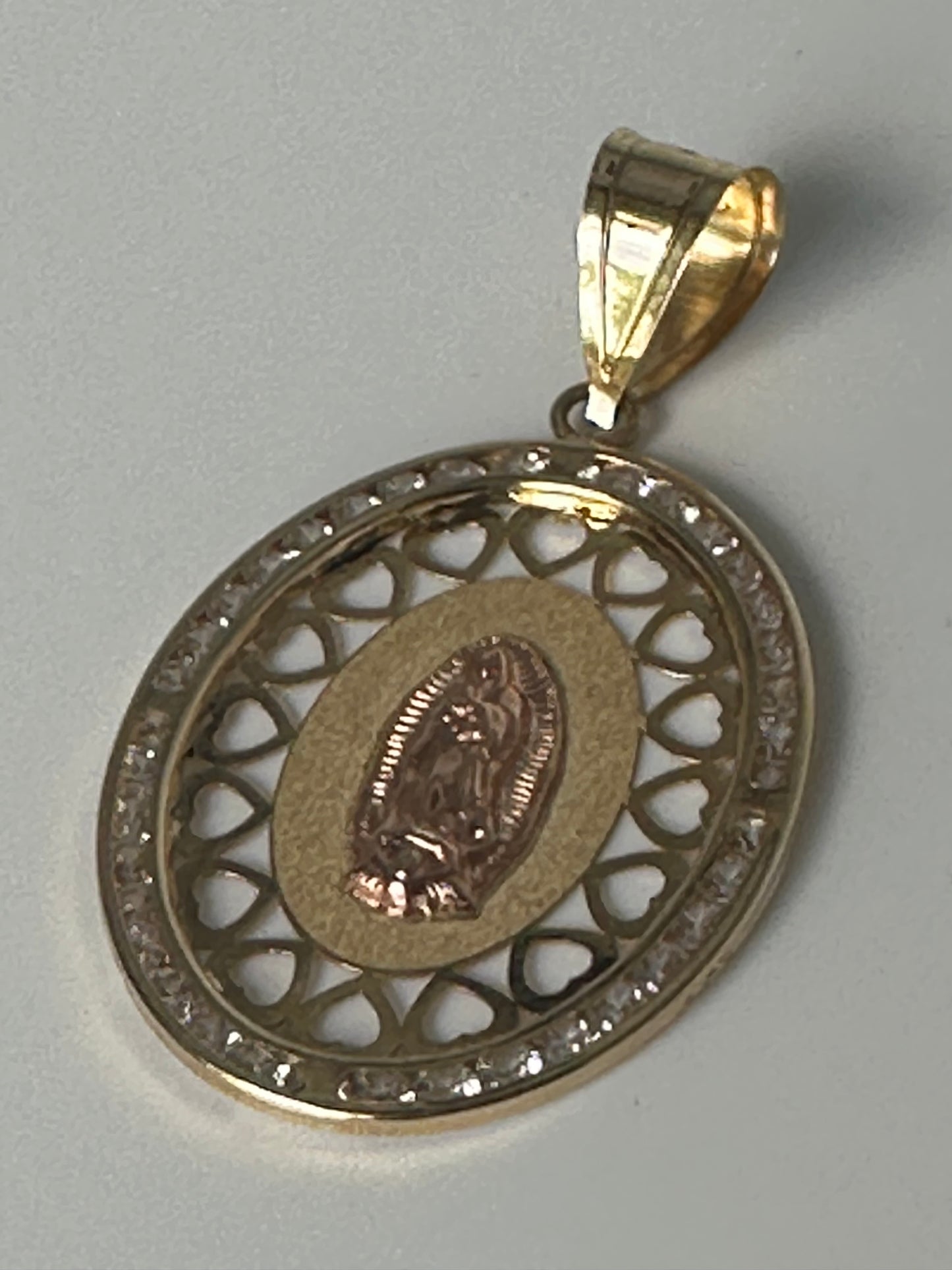 Medalla Virgen con corazones y sirconias