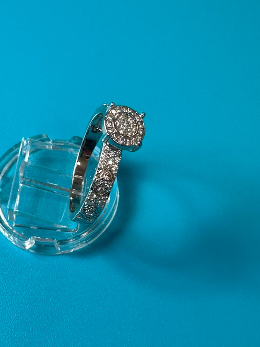 Anillo con sirconias #9.5