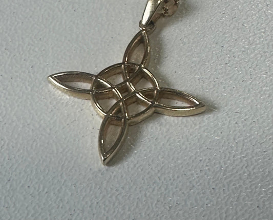 Medalla nudo de bruja