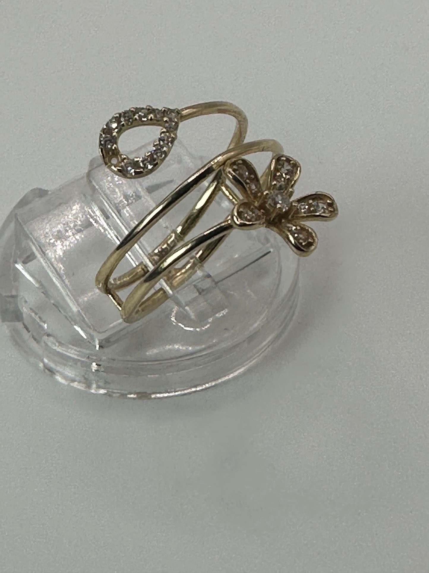 Anillo flor con sirconias
