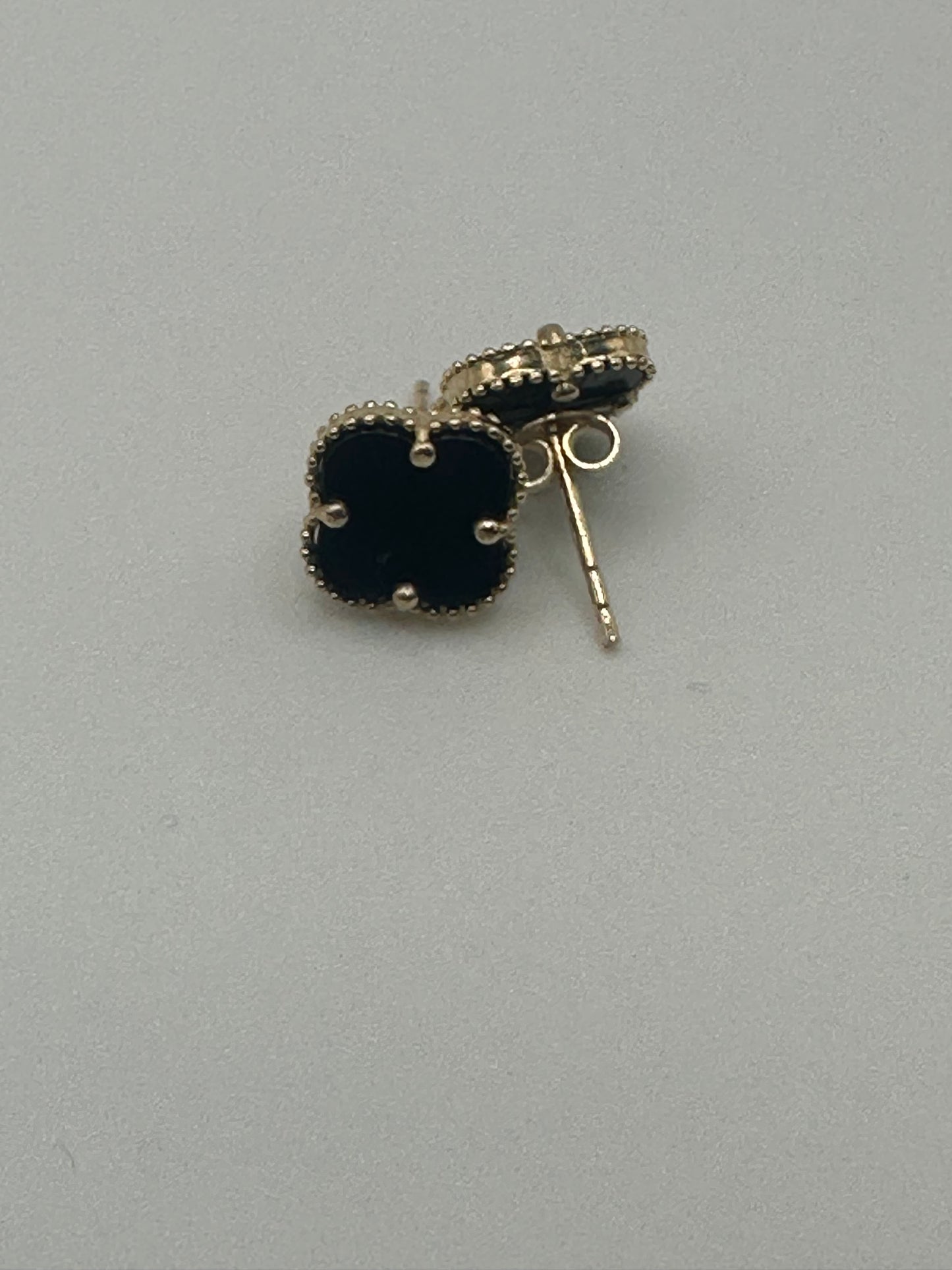 Aretes clover negro