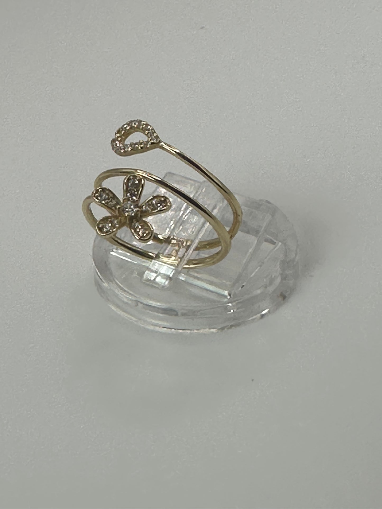 Anillo flor con sirconias