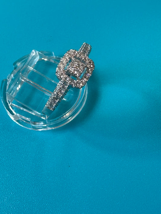 Anillo con sirconias #9.5