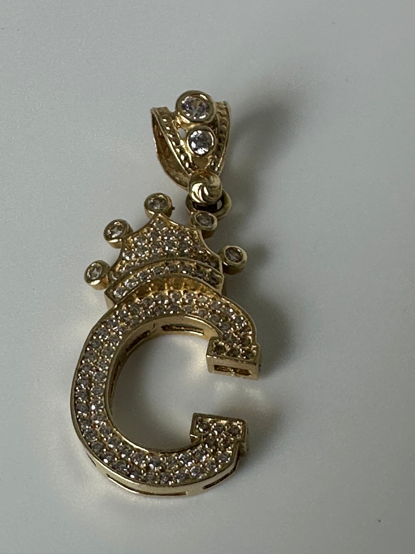 Letra “C” con corona y sirconias
