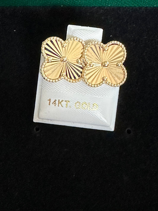 Aretes clover sólidos
