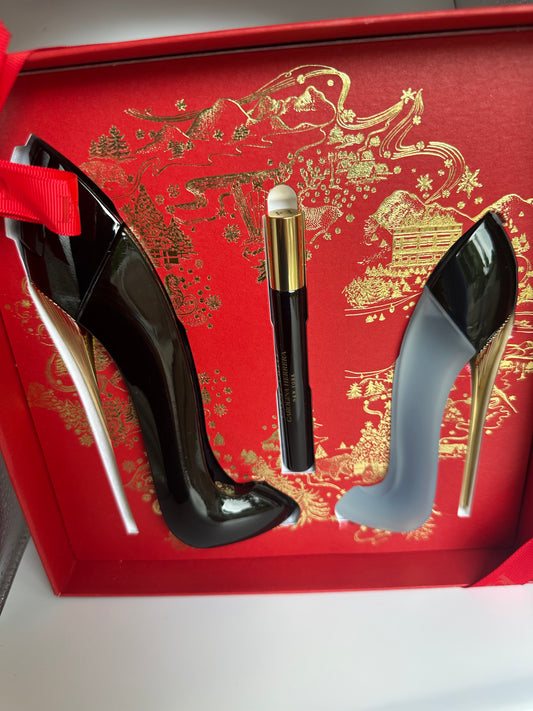 Carolina Herrera set