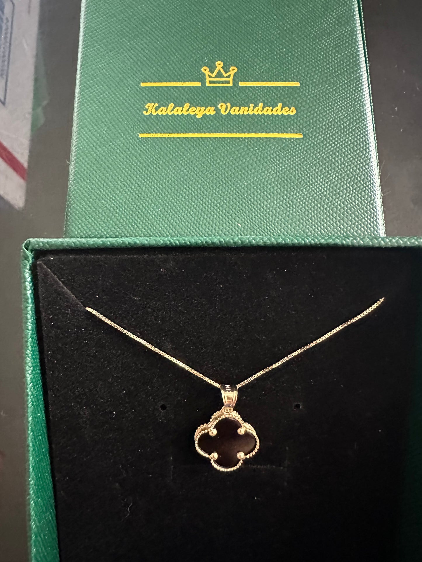 Cadena con medalla clover