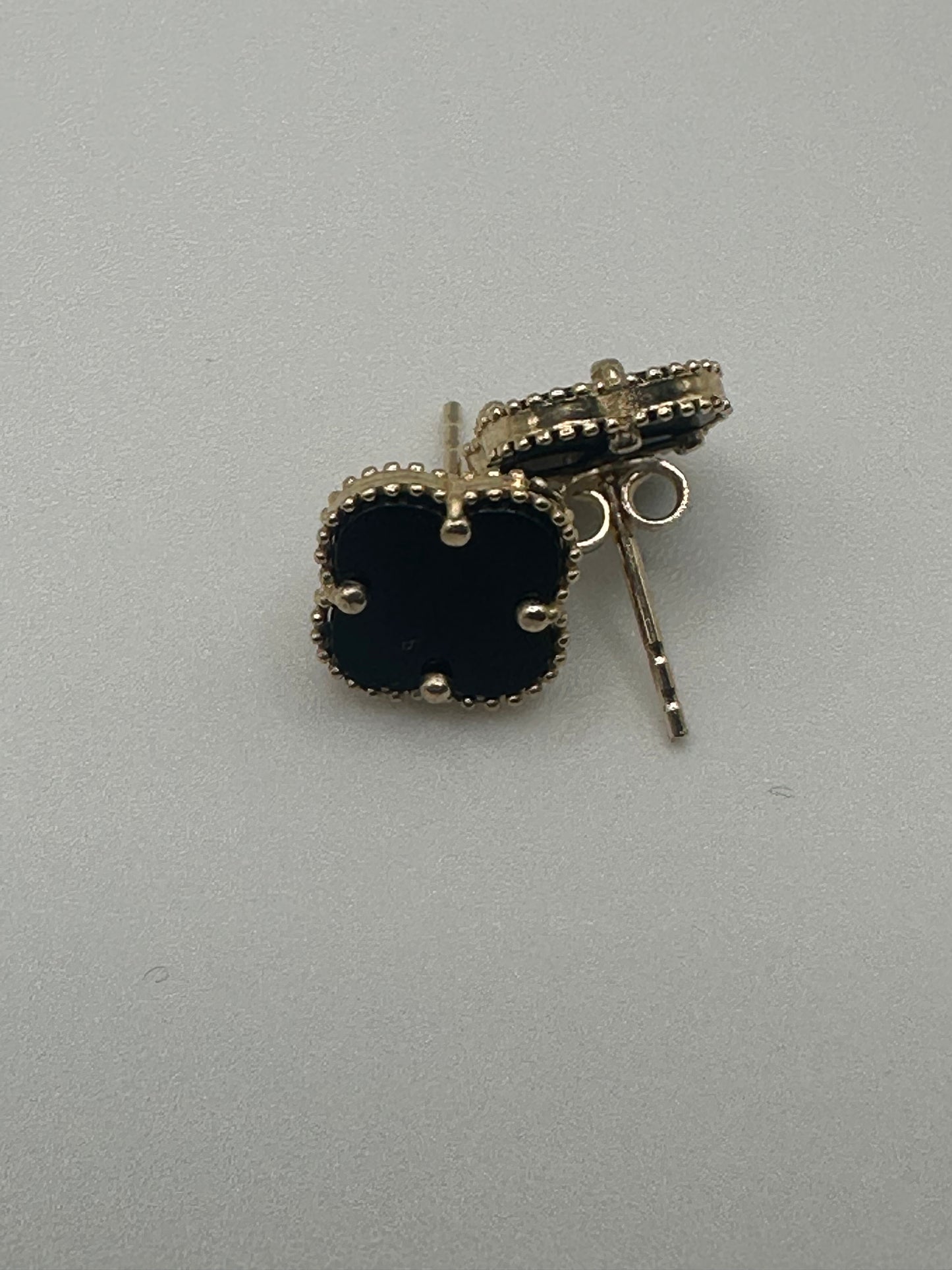 Aretes clover negro