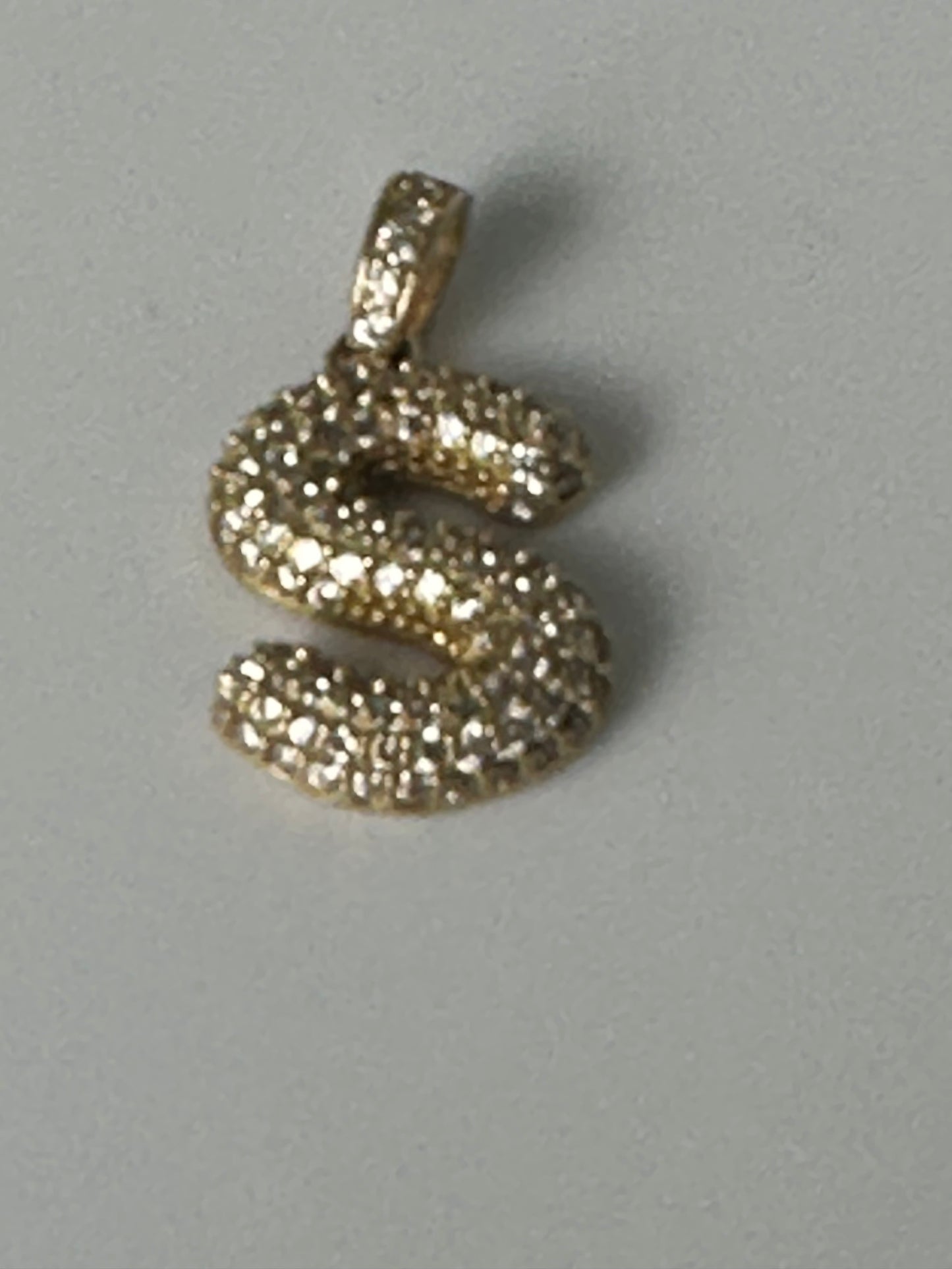 Letra “S” con sirconias